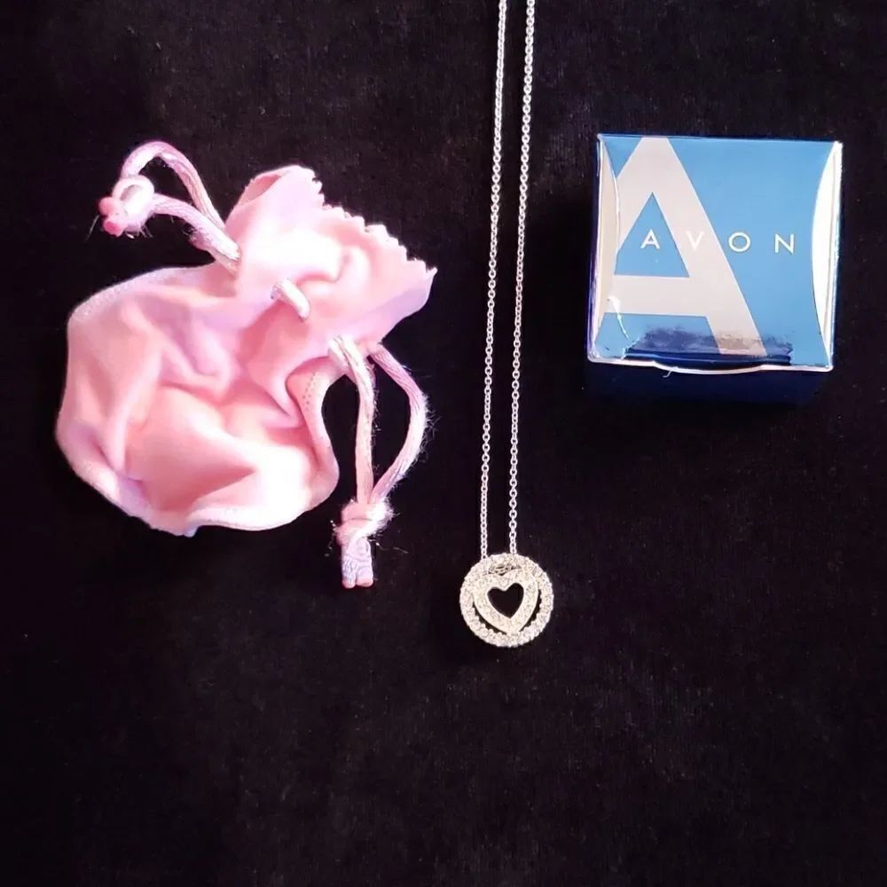 Vintage Avon Circle Heart Pendant Necklace with Pouch
